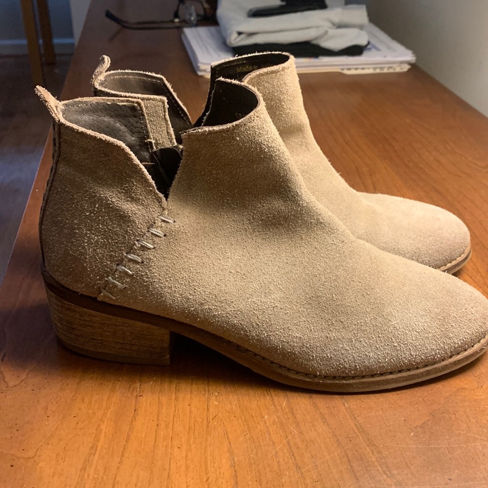 Diba True Tan suede booties size 8.5